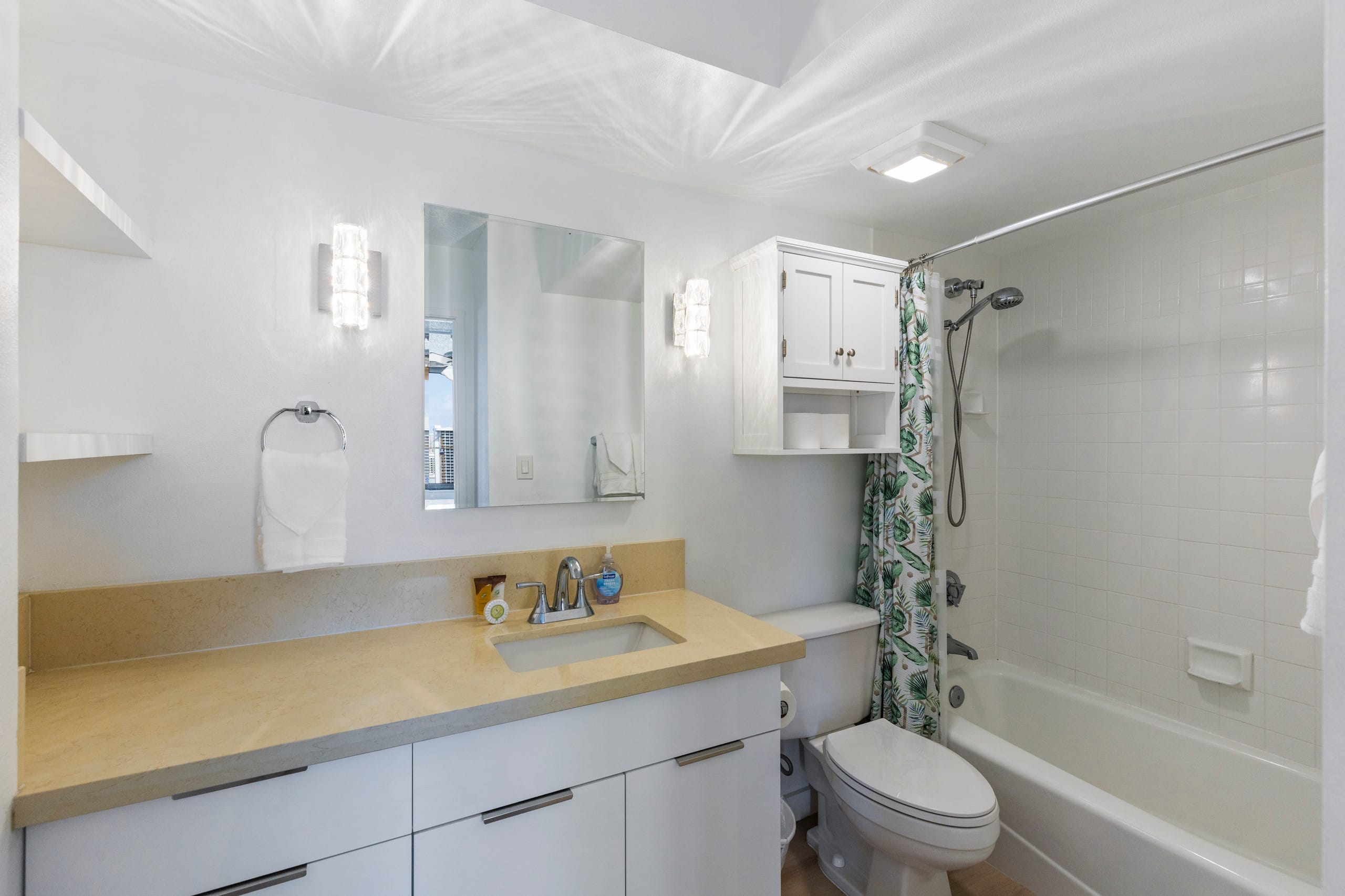 Hotel in Honolulu · ★4.42 · 1 bedroom · 3 beds · 1 private bath - Image 11