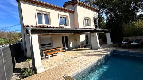 Elegant villa, pool, air conditioning, workspace