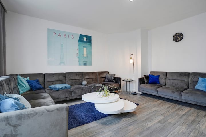 Central | 4 Room | 2x Parking | Disney+ | Nintendo - Augsburg