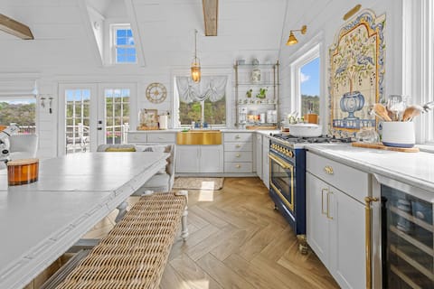 Stargazing Brazos Riverfront Cottage