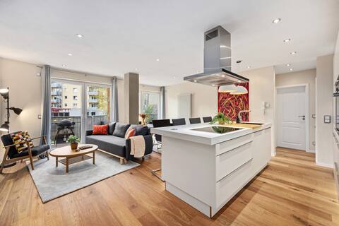 Edler Wohnraum: 1 BR Balcony Coffee Lift Parking