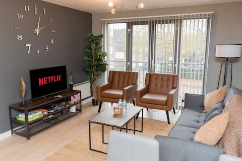 Top performing Airbnb: Board Games & Chill | Stylish City Apartment in Heath Town