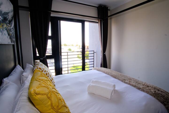 The Cozy Lily Penthouse gallery image 4