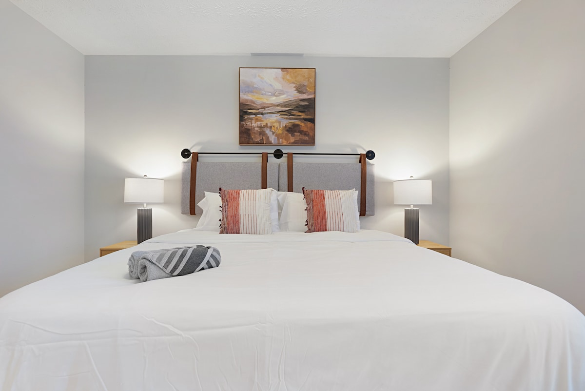 NEW Cozy Family House/KING Beds/Mins from MallofGA