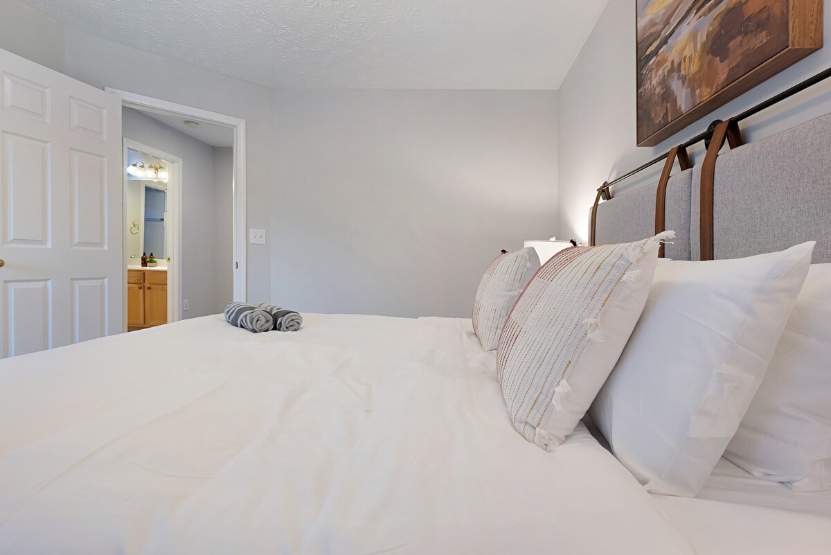 NEW Cozy Family House/KING Beds/Mins from MallofGA