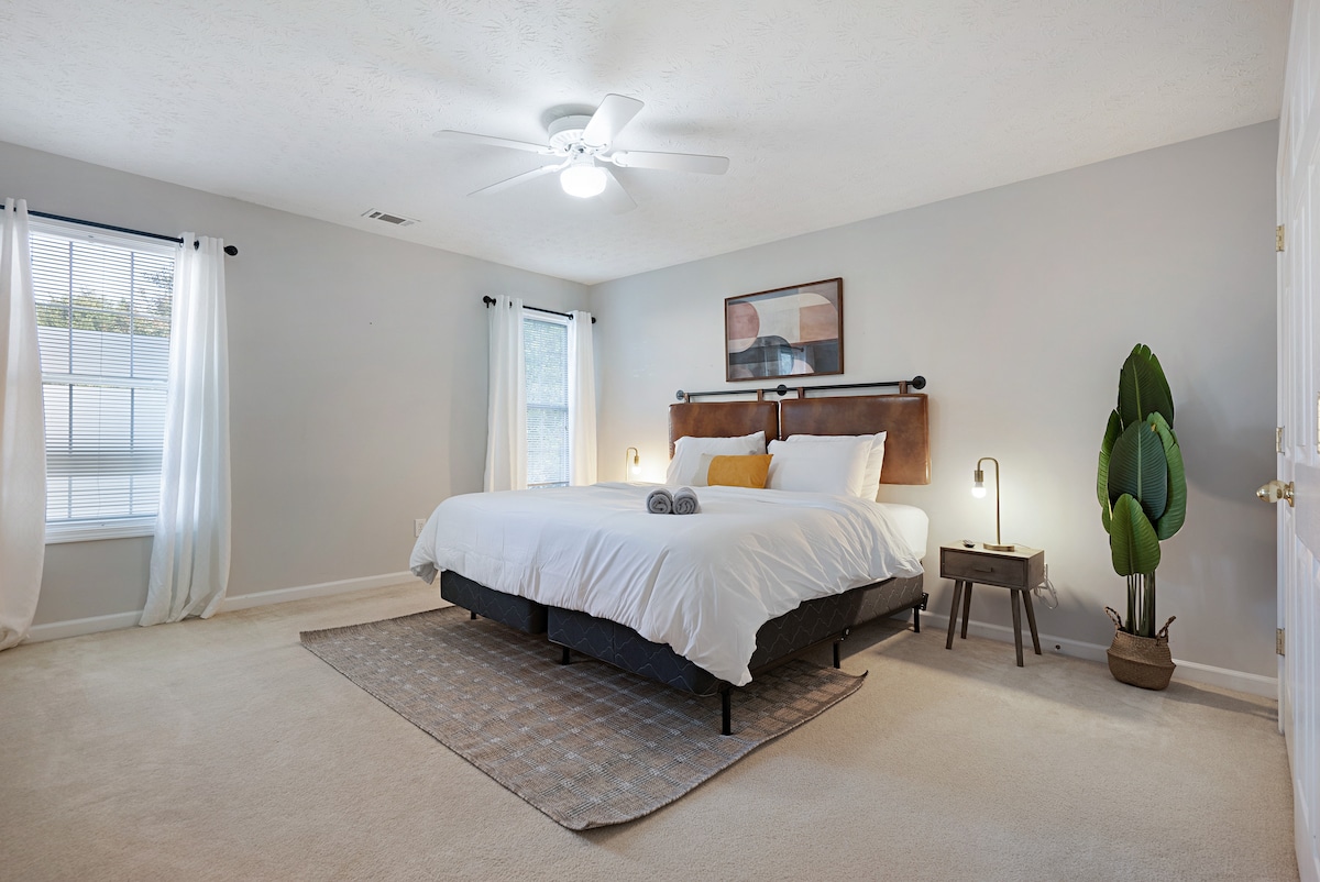 NEW Cozy Family House/KING Beds/Mins from MallofGA