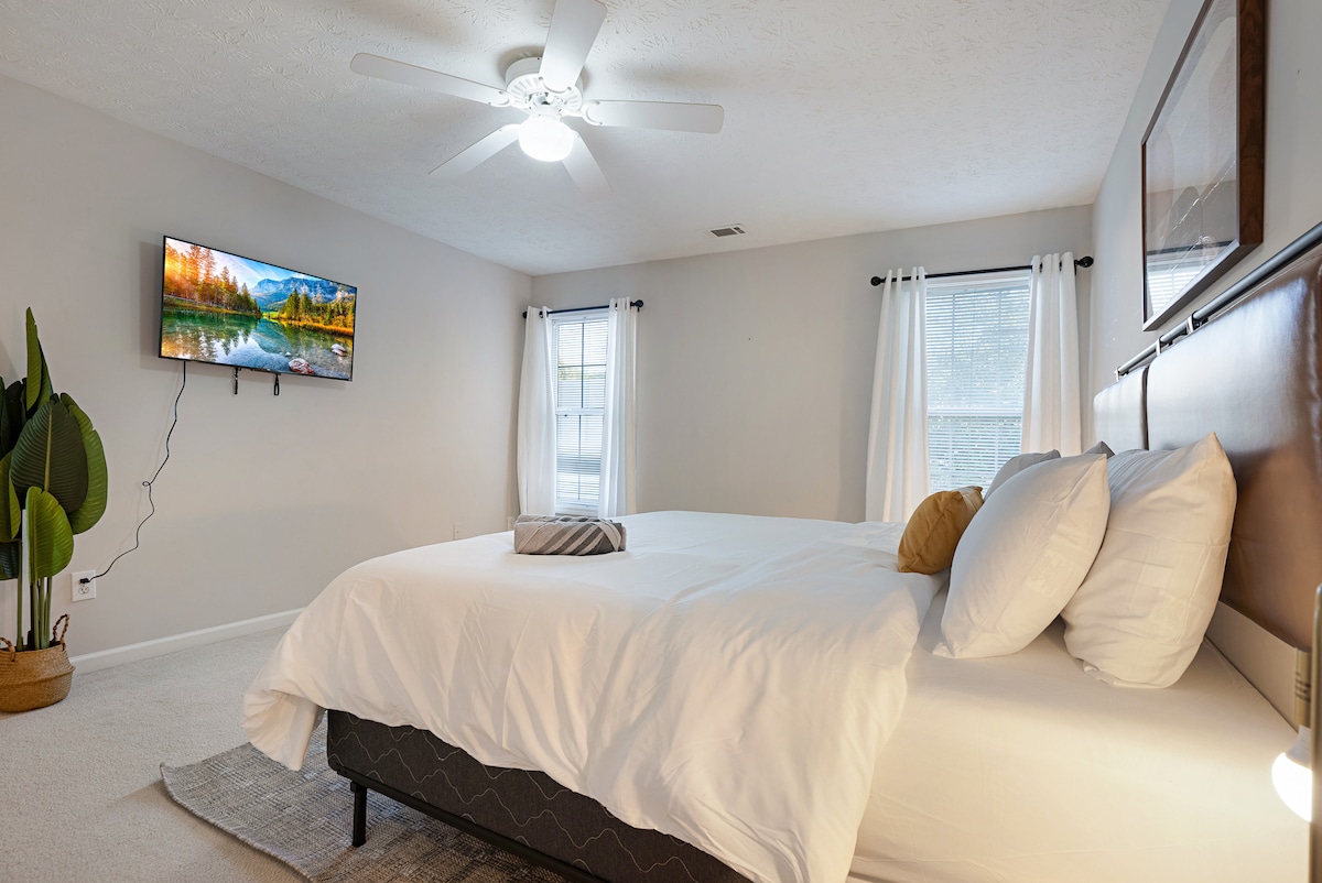 NEW Cozy Family House/KING Beds/Mins from MallofGA