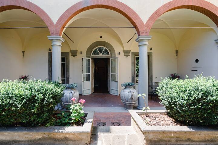 Piazza Ciompi With Graden gallery image 2