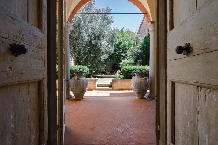 Piazza Ciompi With Graden gallery image 3