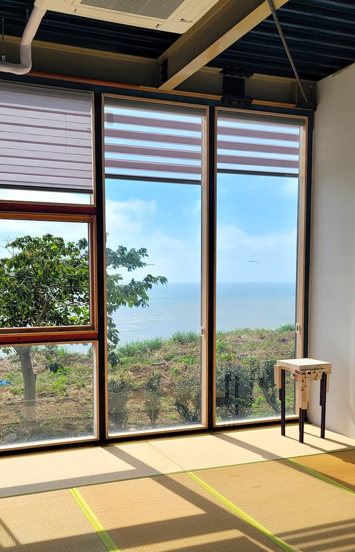 Uitzicht vanuit de slaapkamer / 2F