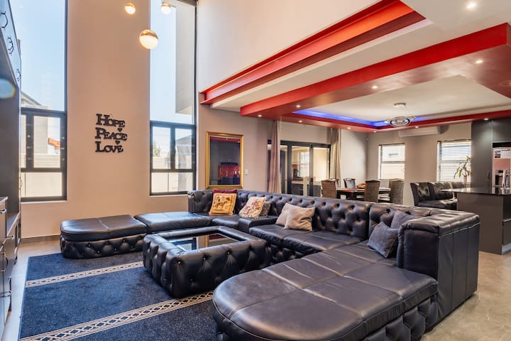 5 Min To Beach | Pool | Mini Golf | Pool Table gallery image 3