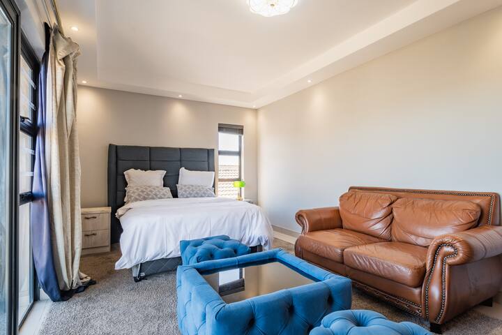 5 Min To Beach | Pool | Mini Golf | Pool Table gallery image 5