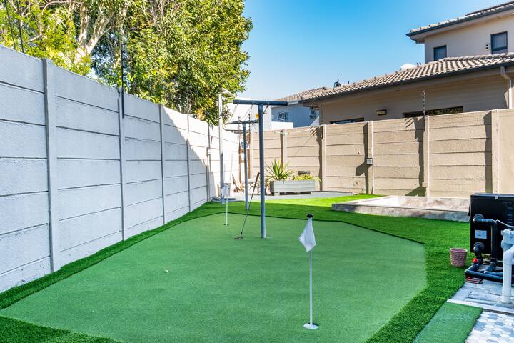 5 Min To Beach | Pool | Mini Golf | Pool Table gallery image 2