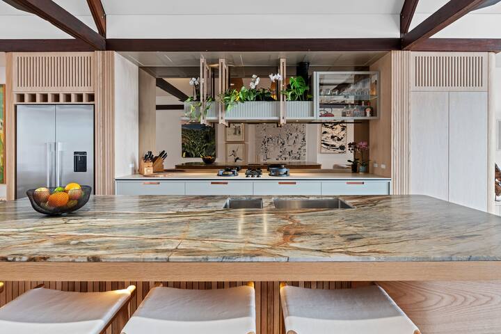 Luxury On The Bay 2 – Ocean Views gallery image 3