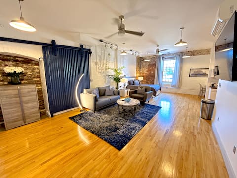 Popular Airbnb listing: Charming Studio in White Lily in Knoxville