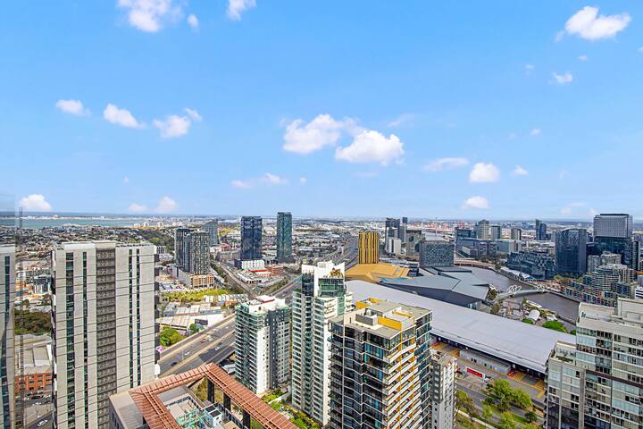 Breathtaking Views | 3Bed | 3Bath Sub-penthouse gallery image 5