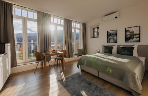 MAIN Time (Main Terrace Riverside Apartment)