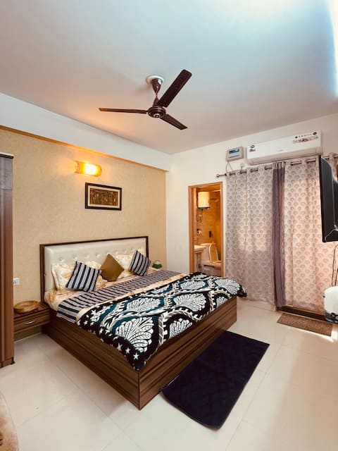 Namah 2BHK Resort Stay- Near Prem Mandir