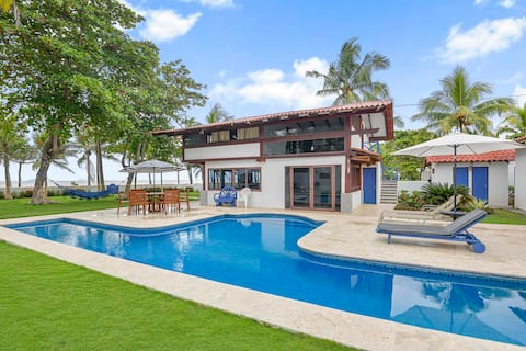 Casa La Palapa: Beachfront Oasis in Tivives!