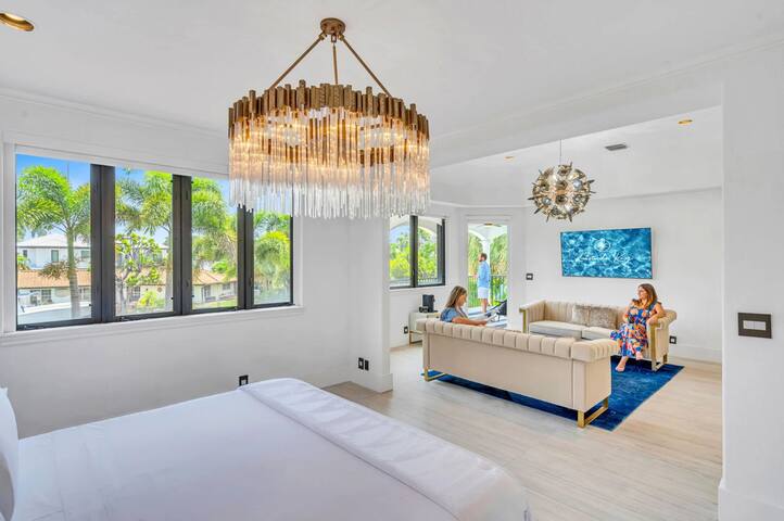 Las Olas Isles | Waterfront Villla | Isle Key gallery image 2