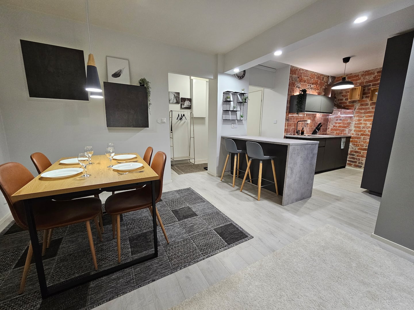 Charming Fully Equipped Apartment + Free Parking 4