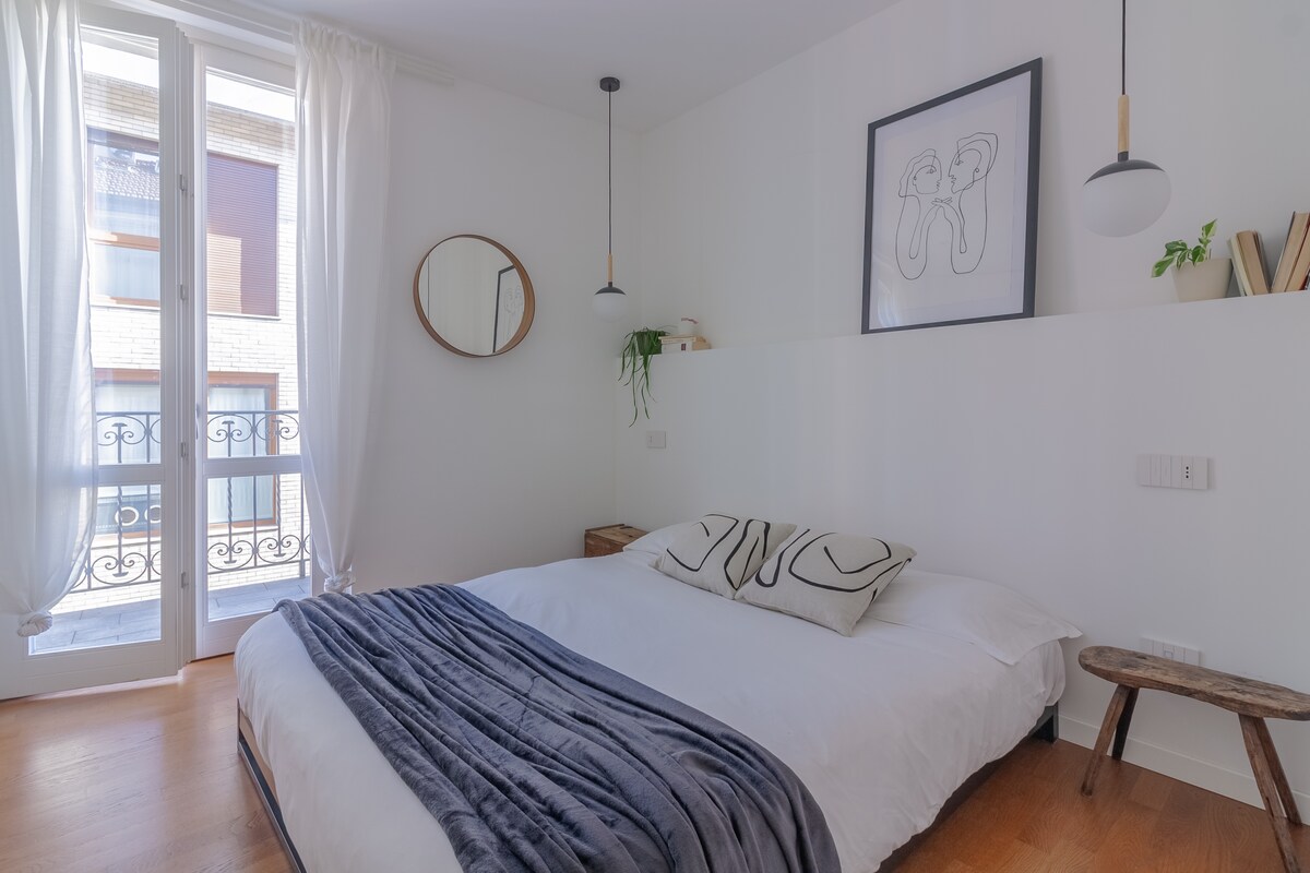 غرفة نوم مزدوجة مع شرفة