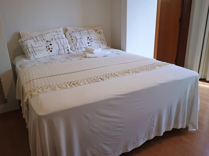 Suite 2 - Queen Bed