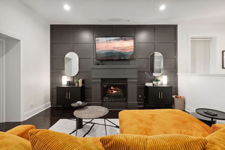 The Modern Muse of Chicago! Close to everything!