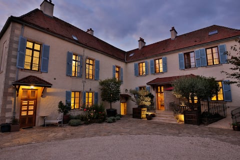 Historic guest house among the vines