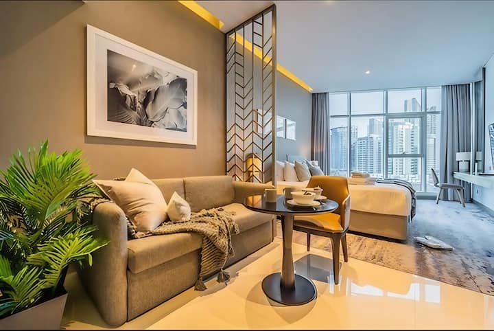 Canal View Studio, Valet Parking & Poolside Cafe - Dubai