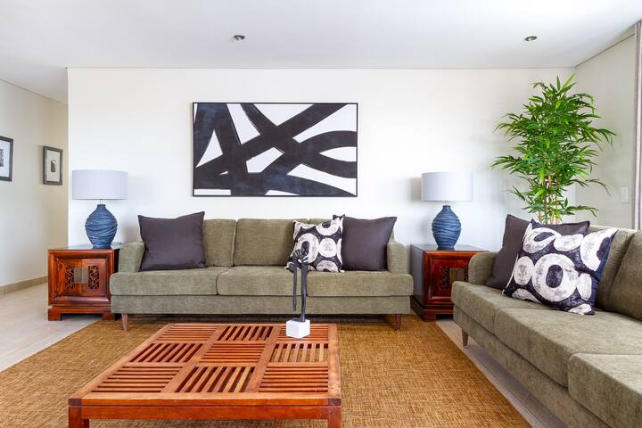 Spacious 3-bedroom apartment neighboring Promenade gallery image 4