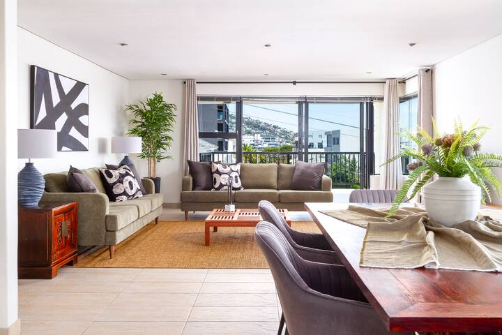 Spacious 3-bedroom apartment neighboring Promenade