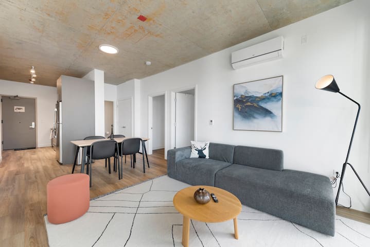 Near Theaters & Nightlife, Group Fun, Sleeps 8