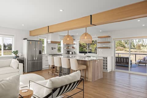 3Bed Modern Farmhouse. Hot Tub BBQ 10min to DT