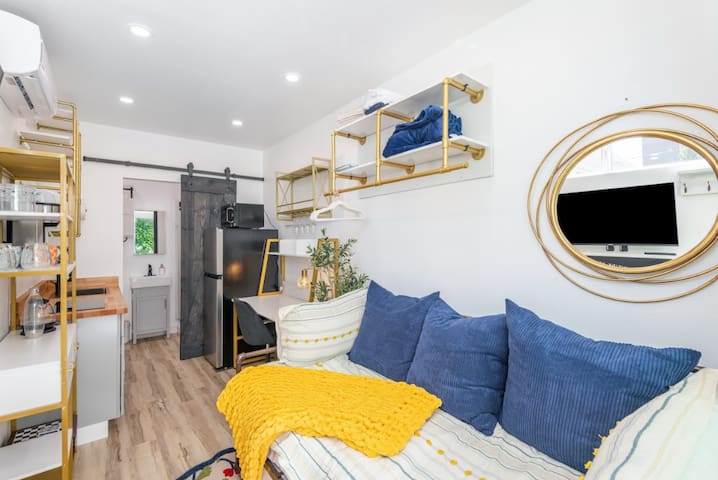 Luxury Living with Au Pair Unit gallery image 2