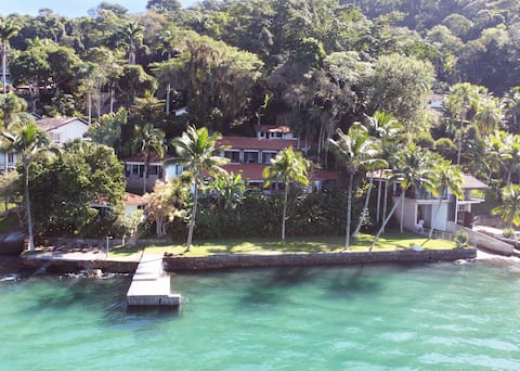 Casa dos Coqueiros Angra (villa facing the sea)