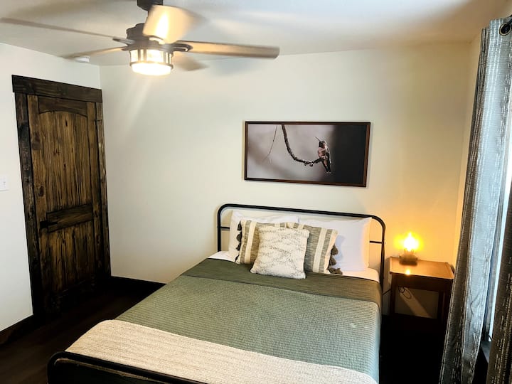 Menšia manželská posteľ