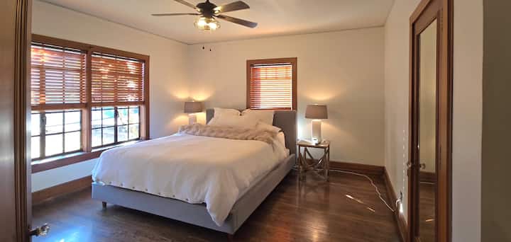 חדר שינה במפלס ראשי