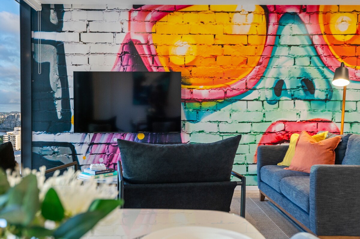 Top Airbnb: Urban Escape: Great location w/ Brisbane Cityscape in South Brisbane