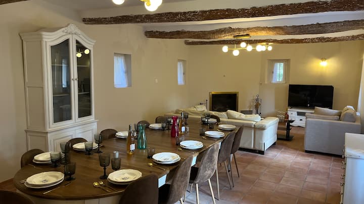 Jedáleň a salónik