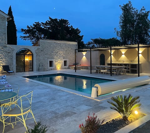 Old farmhouse with pool and hot tub