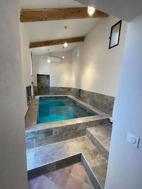 Old farmhouse with pool and hot tub