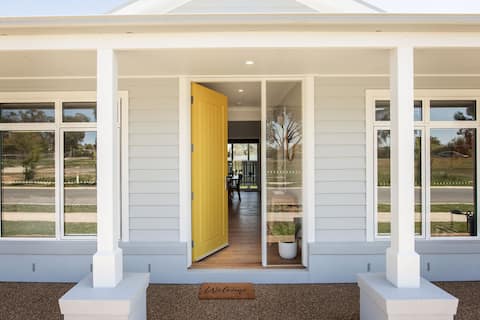 Cosy Golf Course Home