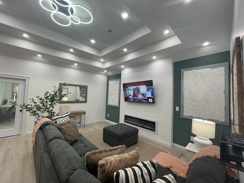 Newly Remodeled 5BR Home w/ Ample Space Sleeps 20+