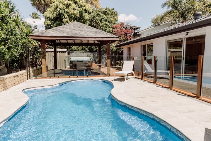 ‘Wrigley House’ – Pool, Jacuzzi, Dog Friendly
