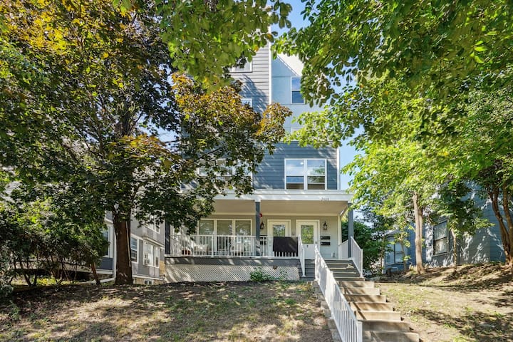 Luxury 4BR/5BA Home w/ Rooftop Near Downtown