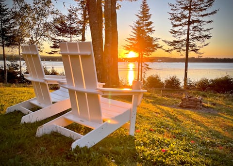 Beautiful & Spacious Maine Waterfront Getaway!