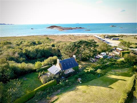 Big House 50meters from the beach, By the beach