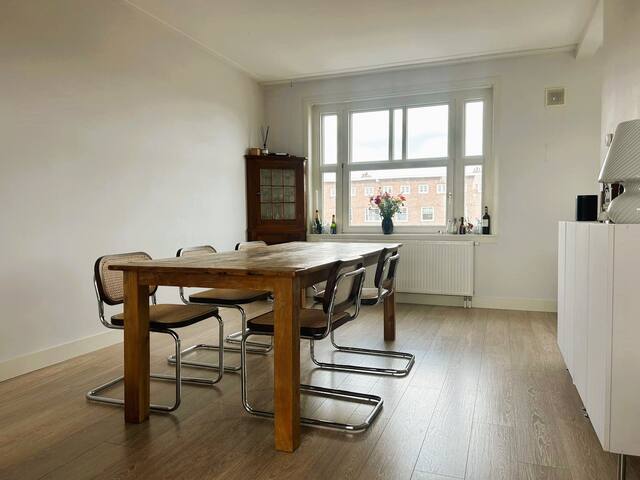 Spacious penthouse in Amsterdam with roof terrace gallery image 4