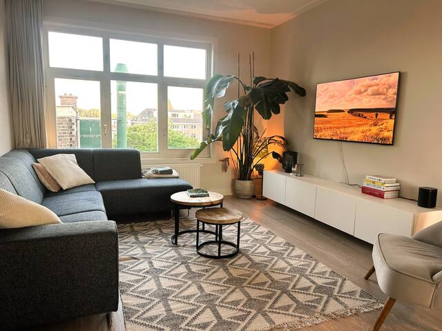 Spacious penthouse in Amsterdam with roof terrace gallery image 2